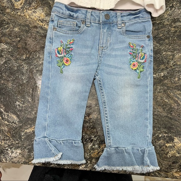 Two piece outfit- jacket and capris - Picture 6 of 9